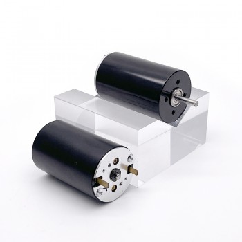 2 Stück Coreless-Gleichstrommotor, 12V / 24V, 1300–1500 mA, 1150 g·cm, 5500–6900 U/min, 45W, Ø28 × 45 mm
